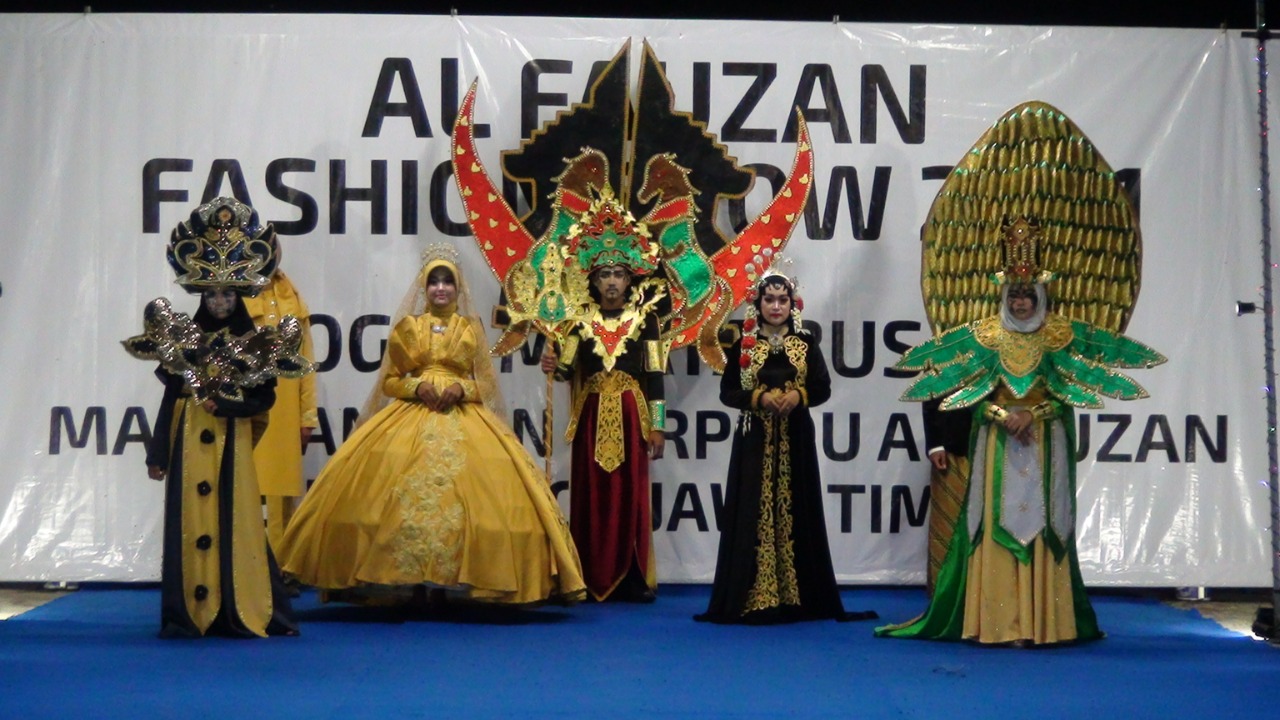 Model baju karnival