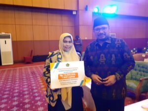 Ustadzah Dewi Noviyanti bersama Menteri Agama RI